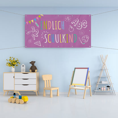 Einschulungsbanner Endlich Schulkind LILA Beispiel im Kinderzimmer hängend